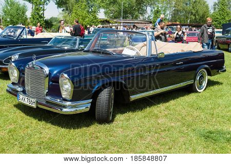 Paaren Im Glien, Germany - May 19: Full-size Luxury Car Mercedes-benz 300 Se Cabriolet (w112), 