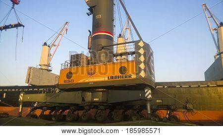 Self-propelled Port Crane. Mobile Platform For Moving The Lifting Mechanism.
