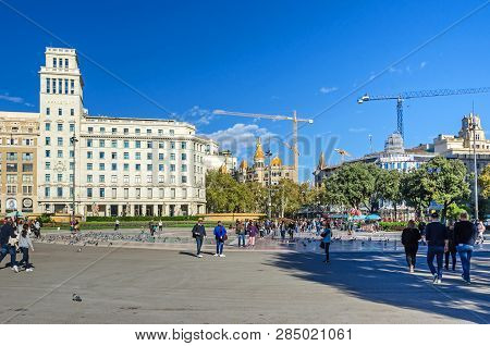 Barcelona, Spain - November 10, 2018: Plaza De Cataluna (catalonia Square)  With Flocks Of Pigeons, 