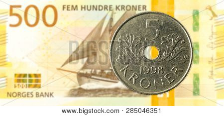 5 Norwegian Krone Coin Against 500 New Norwegian Krone Banknote