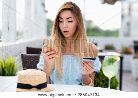 Beautiful Girl Summer Cafe, Smartphone Plastic Credit Card. Emotions Of Surprise Disappointment, Sho