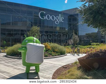 Mountain View, Ca, Usa - August 28, 2015: Close Up Shot Of An Android Figure At Google Headquarters 
