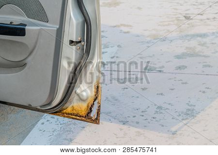 Rusty Passenger Side Car Door