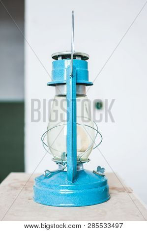 Old Vintage Oil Blue Lamp, Lamp - Bat. Profile