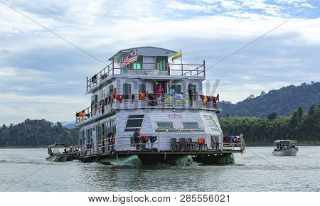 House Boat Temenggor Lake
