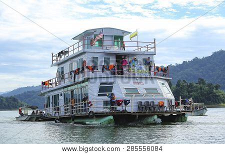 House Boat Temenggor Lake
