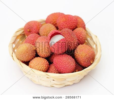 Litchi i en liten korg