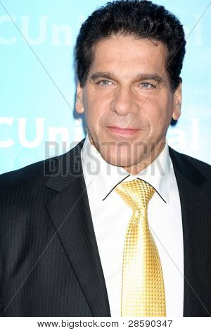 LOS ANGELES - JAN-6: Lou Ferrigno kommt bei der NBC Universal Star Winter TCA Party im The Ath