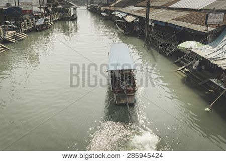 Samut Songkhram, Thailand - July 15, 2018 : Amphawa Floating Market In Samut Songkhram, Thailand. It