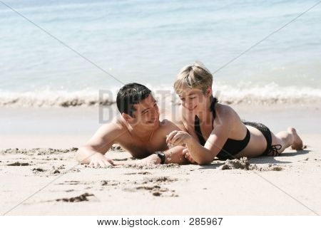 Romantiske par på stranden