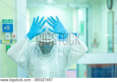Doctors And Assistants Are Under Stress After Treatment For A Broad-spectrum Surveillance Of The Epi