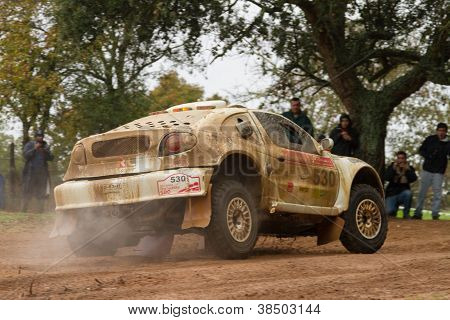 Portalegre, Portogallo - 3 novembre: Fernando Andre spinge un Renault Megane Proto In Baja 500, Integra