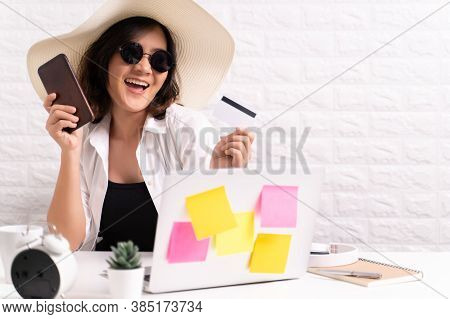 Happy Woman Wearing Hat And Sunglasses Use Smart Phone And Credit Card At Office