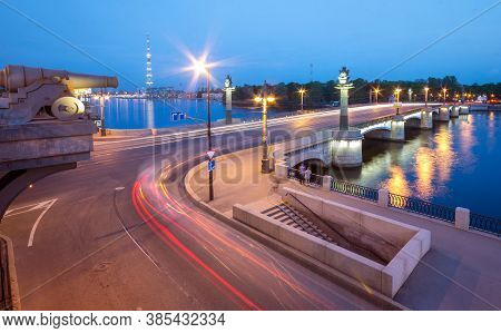 Long Exposure Ushakovskiy Bridge, Saint-petersburg, Russia, Kamennyy Island And Bolshaya Nevka River