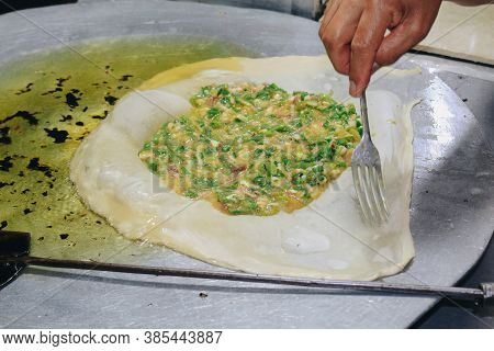 Martabak Telor Or Omelette Martabak. Savoury Pan-fried Pastry Stuffed With Egg, Meat And Spices. Tra