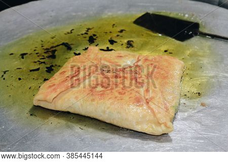 Martabak Telor Or Omelette Martabak. Savoury Pan-fried Pastry Stuffed With Egg, Meat And Spices. Tra
