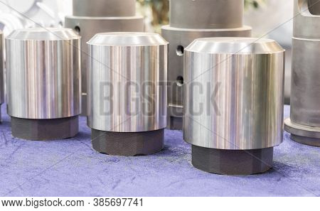 Plunger Tips And Sleeves Are Used  For A Die Cast Machine . Plunger Tip Press Fluid Aluminium  Into 