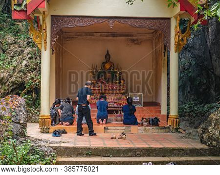 Vangvieng/lao-10 Dec 2017::unacquaintedpeople Praying To Buddha Statue In Front Of Tham Chang Cave V