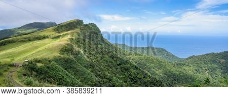 Beautiful Grassland, Prairie In Taoyuan Valley, Caoling Mountain Trail Passes Over The Peak Of Mt. W