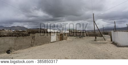 Small Town Of Alichur In Region Murghob In Gorno-badakshan  With Houses And Unpaved Roads.