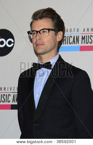 LOS ANGELES - OCT 9: Brad Goreski op de 40ste verjaardag American Music Awards nominaties pers co