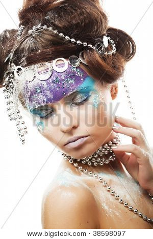 Ritratto di una signora di inverno con creative visage