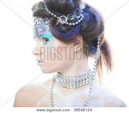 Ritratto di una signora di inverno con creative visage