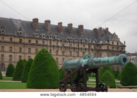 Canon War Museum
