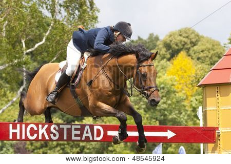 24/06/2011 HICKSTEAD Inglaterra, CALLE montado por Tracy sacerdote (GBR) compitiendo en el Derb de ocio Bunn