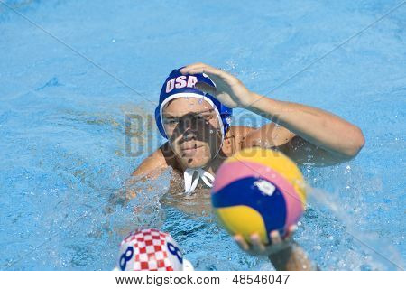 Jul 01 2009; Rom Italien; USA holdspiller Timothy Hutten forsvarer en bold fra Andro Buslje (CRO) på t