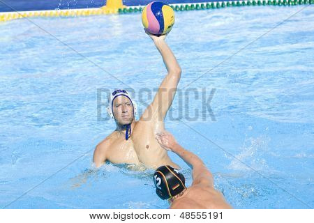 Heinäkuu 28 2009; Italia Rooma USA joukkuepelaaja Anthony Azevedo kilpailee miesten waterpolo quarterfina