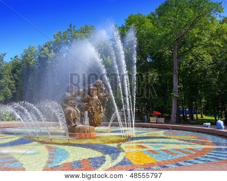 Velký Novgorod. Rusko. Fontána 