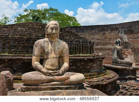 Ősi Buddha szobor
