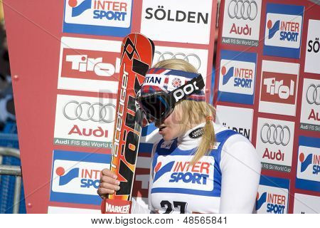 Rakousko SOELDEN Říj 25, Chemmy Alcott GBR po soutěžit v závodě dámské obří slalom na Ret