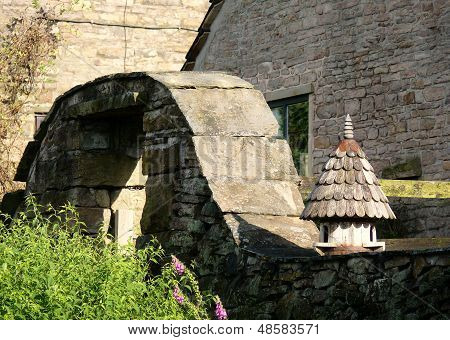 Fugl huse og sten arch