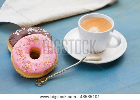 morgenmad med donuts