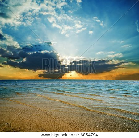 Закат на море