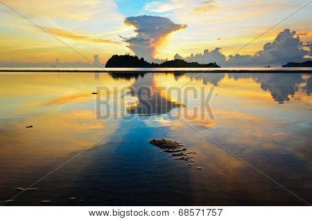 Sunrise At Hat Sai Ri Beach In Chumphon