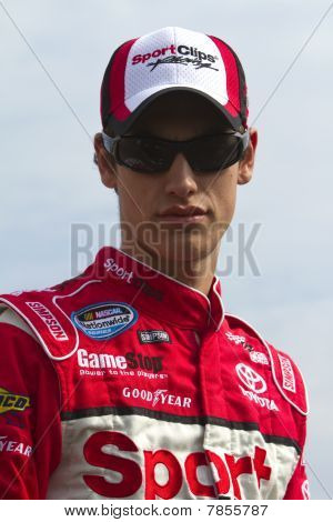 纳斯卡： 五月二十九日科技网汽车服务 300