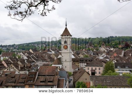 Sveitsi, näkymät kaupungin Stein Am Rheine pilvinen sää