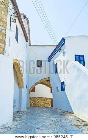 The House With Arches