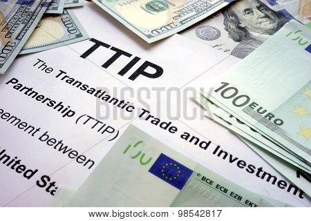 Word TTIP on a paper.
