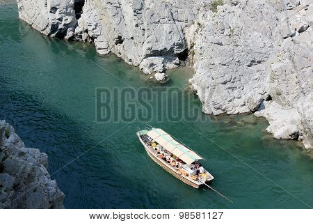 Sightseeing boat in Yosino river