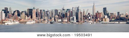 Grande Panorama di Mid-Town Manhattan & sul fiume Hudson.