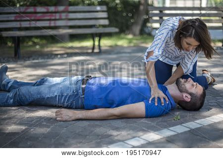 girl trying to find help for an unconscious guy
