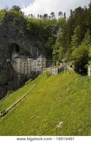 Castello della scogliera, il castello di Predjama