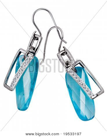 Orecchini di close-up con zircone e costose gemme blu grande