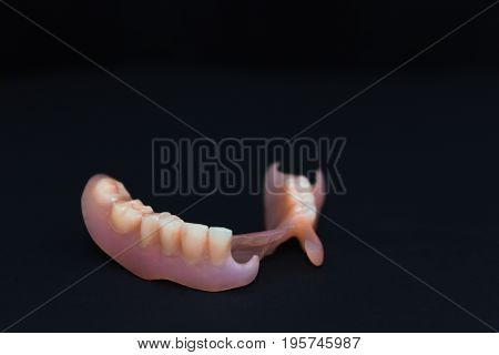 Removable dentures flexible, devoid of nylon, hypoallergenic exempt from monomer.