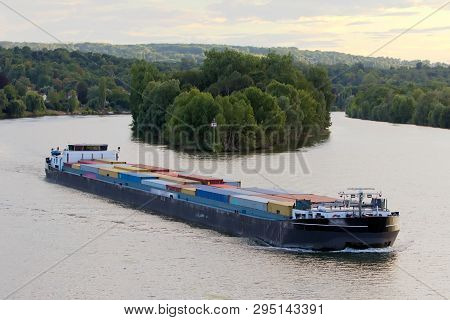 The Future Of Big Cities Supply Using Freight Containers And Inland Navigation