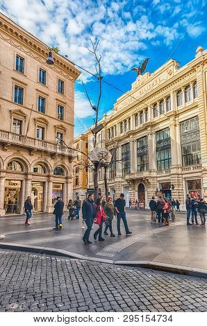 Rome - November 18: An Ordinary Day In The Famous Via Condotti, Busy And Fashionable Street Of Rome,